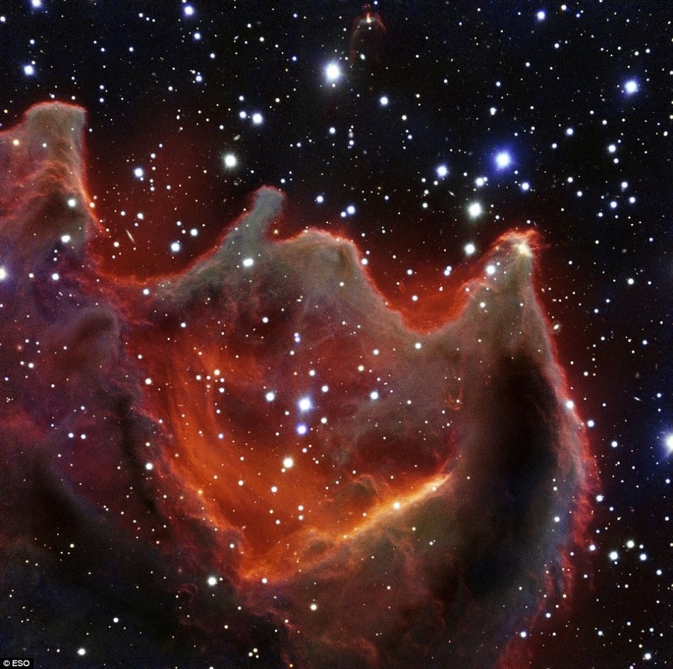 天文望远镜抓拍到太空奇观 宇宙中惊现"上帝之手"