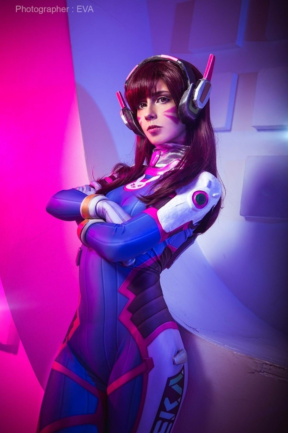 俄美女cos《守望先锋》d.va 香肩半露性感妩媚